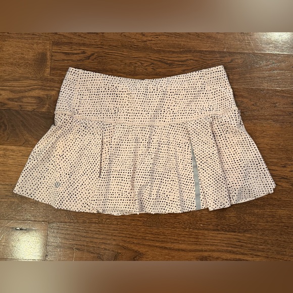 Lululemon Skort - White and Black - Size 6 - Picture 3 of 6